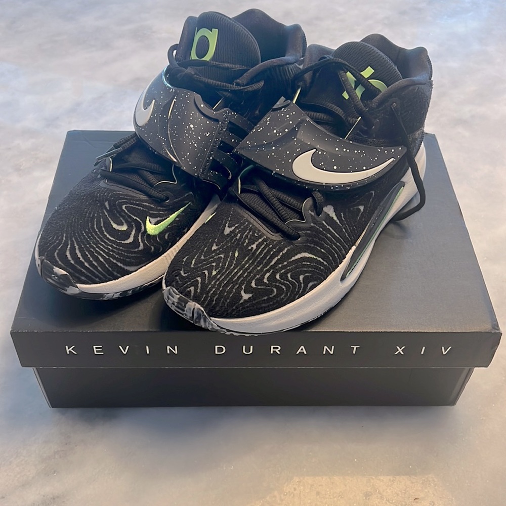 Kevin Durant Mens Basketball 🏀 Shoes Sz9.5 New with Box